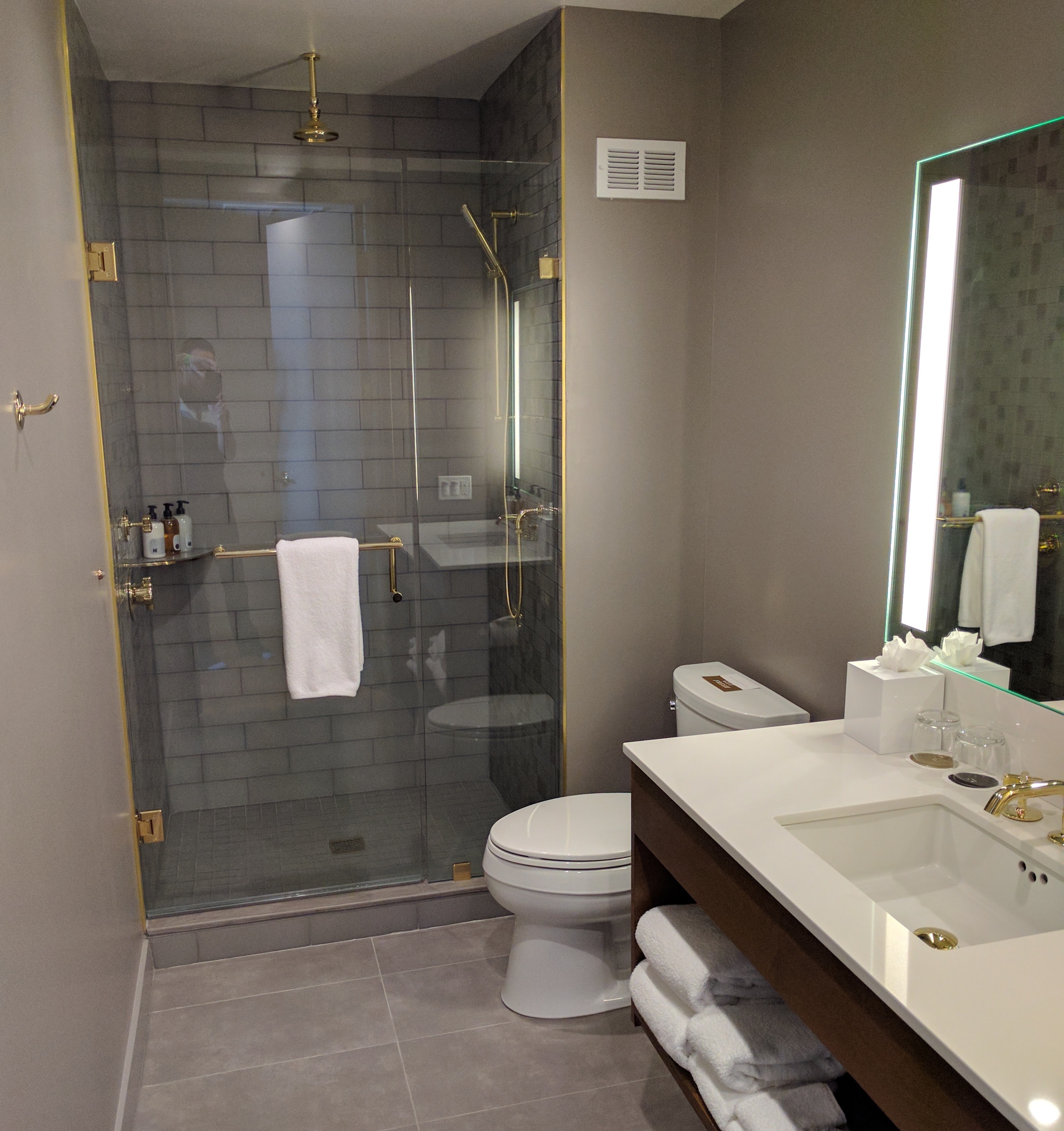 Hi-Lo-Hotel-Portland-Bathroom