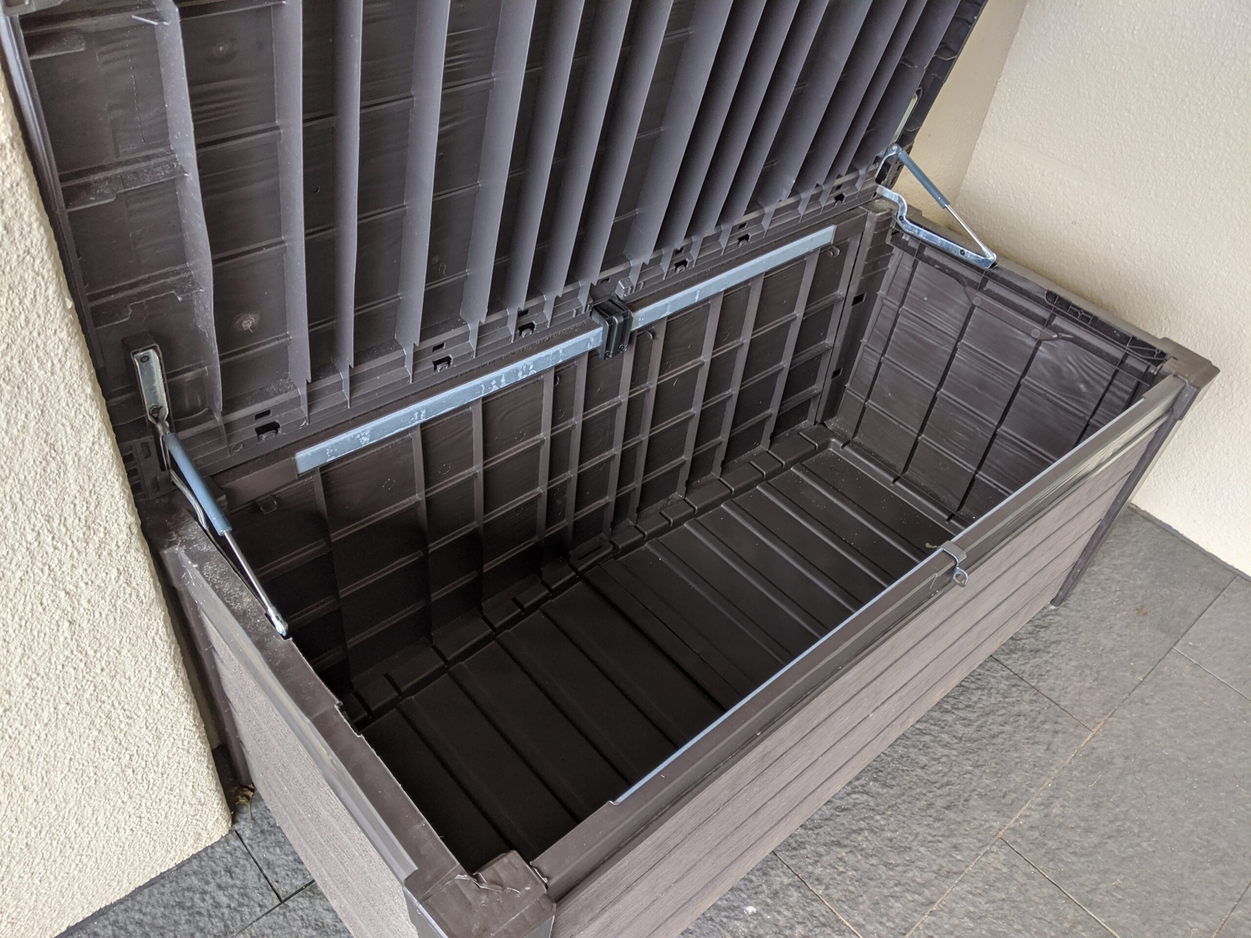 Sheraton Kauai Coconut Beach: Empty towel bin