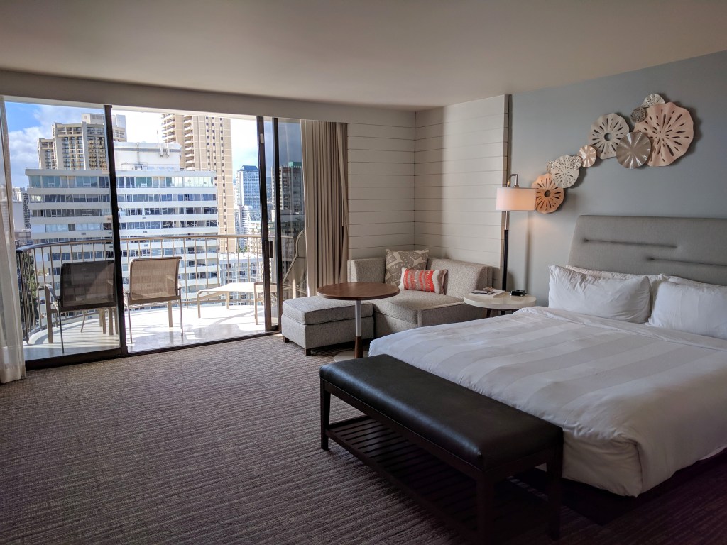 Ocean Front Room at the Waikiki Marriott: facing outwards