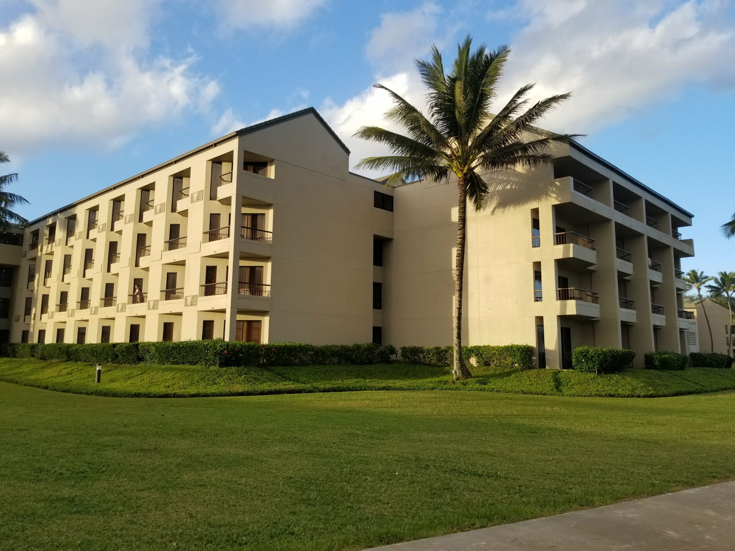 Sheraton Kauai Coconut Beach: The block of rooms by the southern edge of the property