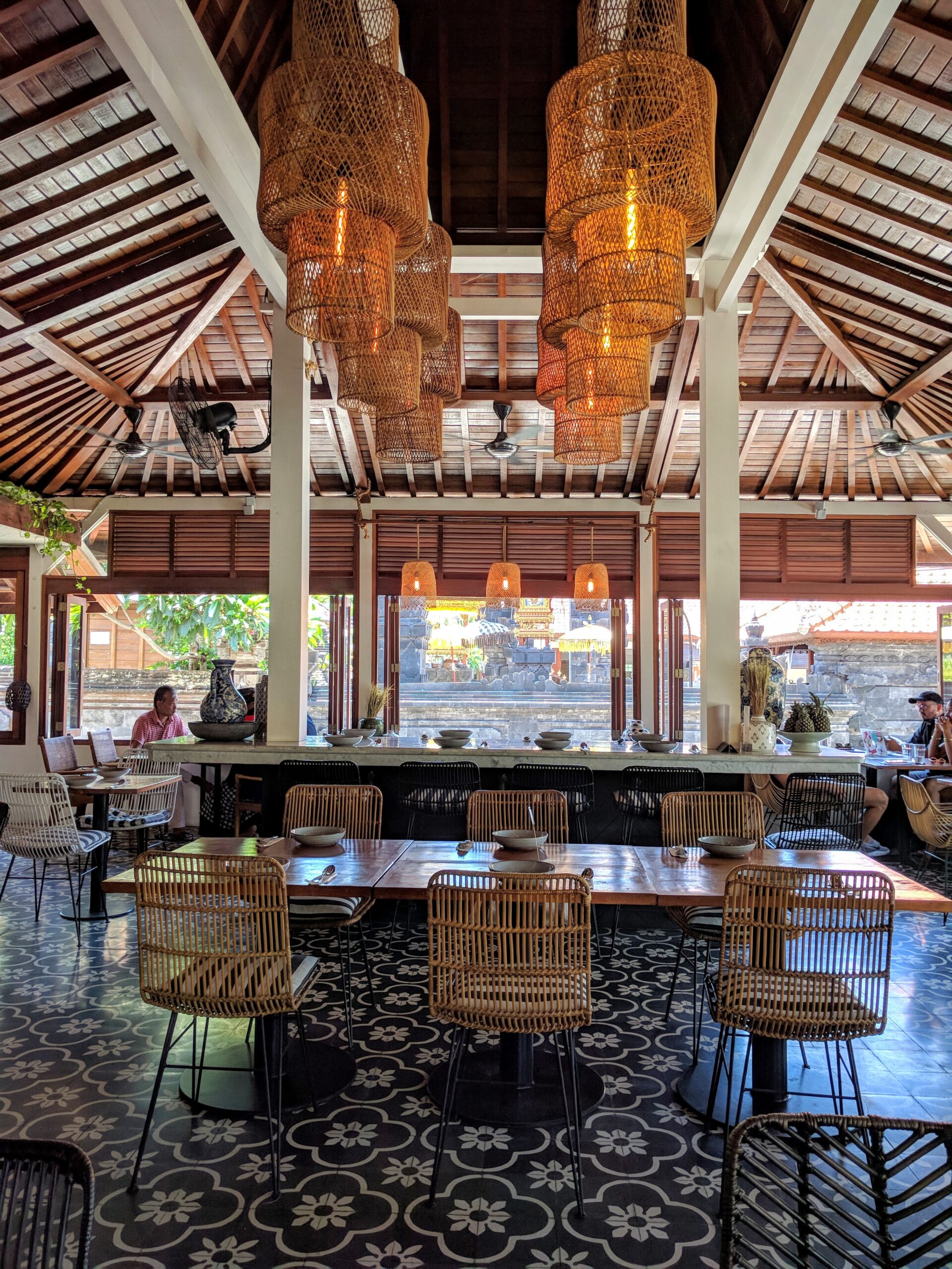 Ulekan open air dining room