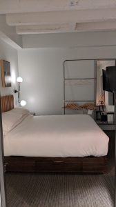The Guild Tribute Hotel: Apprentice Guest Room with King Bed