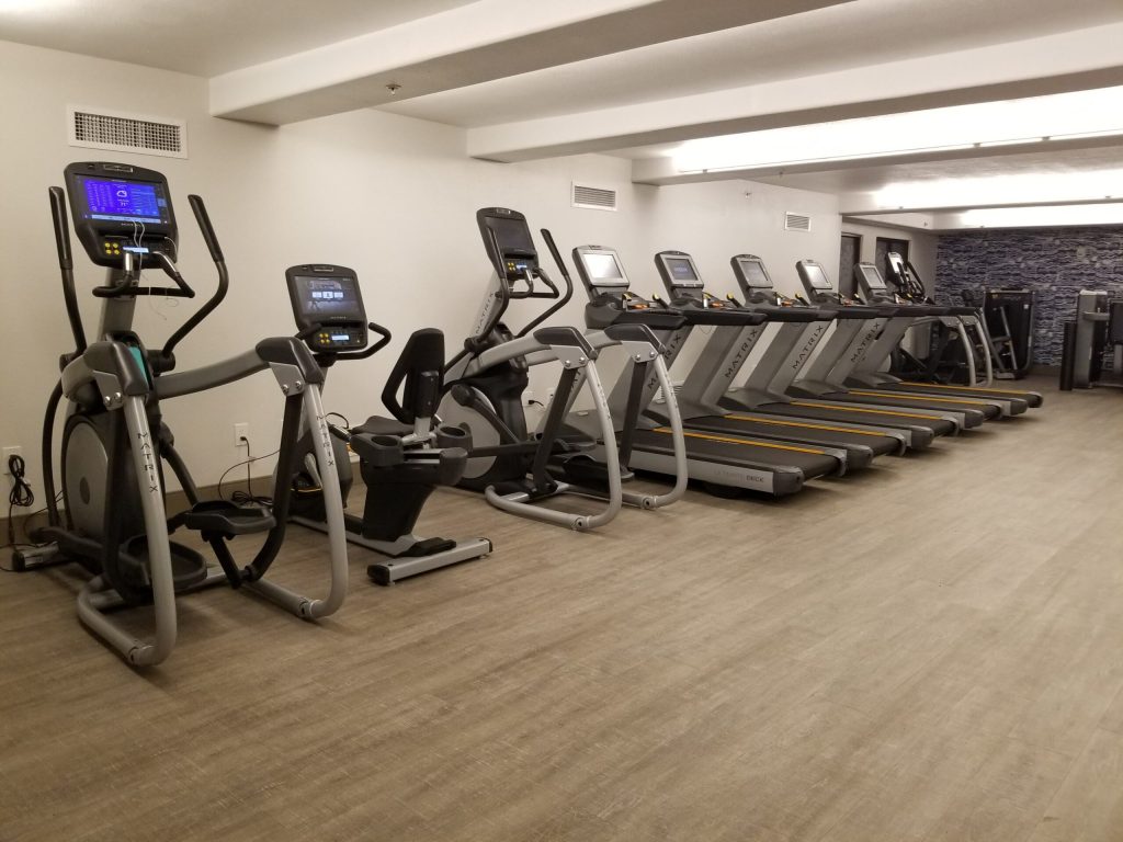 Sheraton Kauai Coconut Beach: The cardio equipment in the gym
