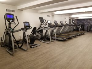 Sheraton Kauai Coconut Beach: The cardio equipment in the gym