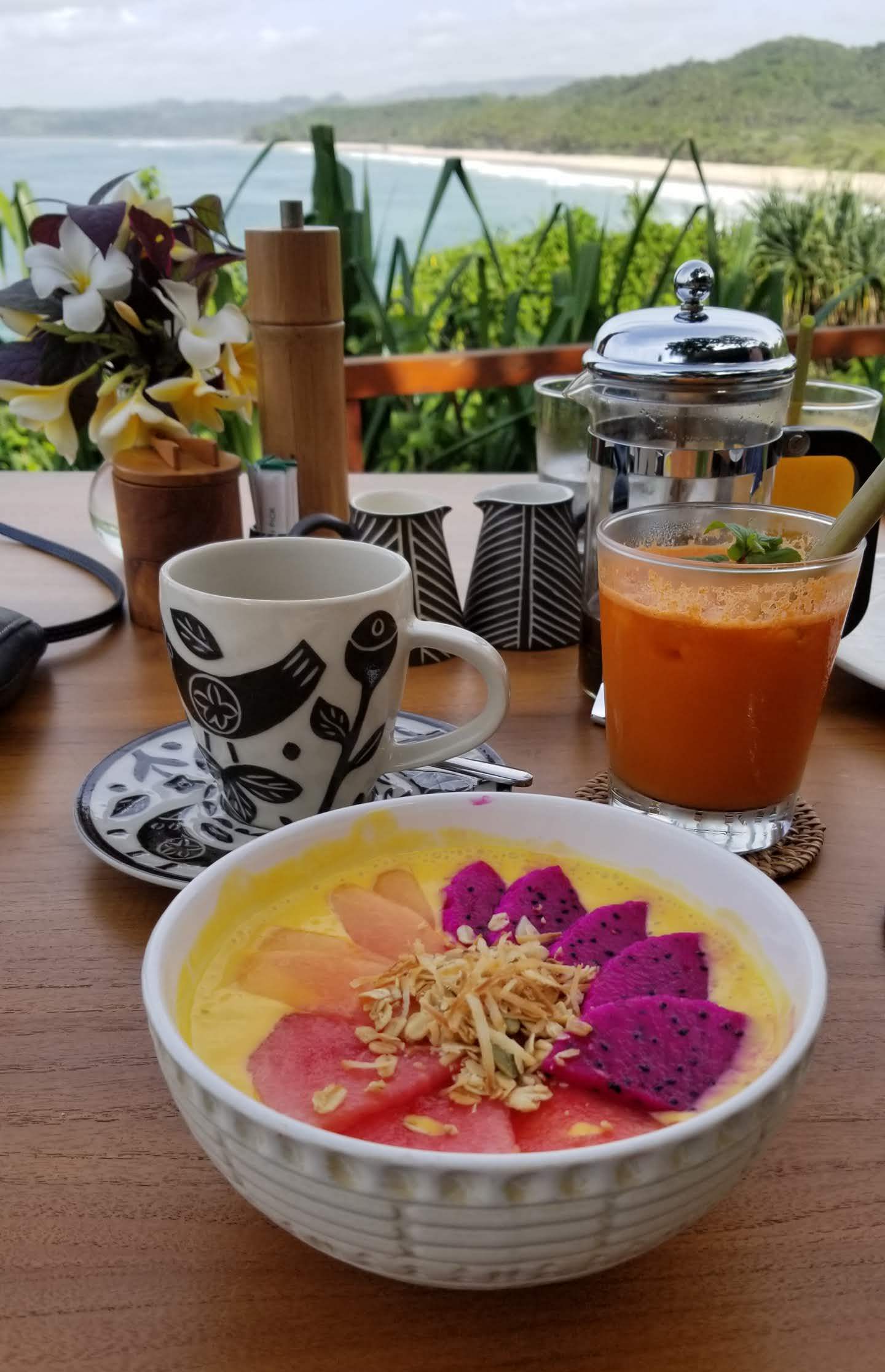 Breakfast smoothie bowl, ginger turmeric juice, and Sumbanese coffee