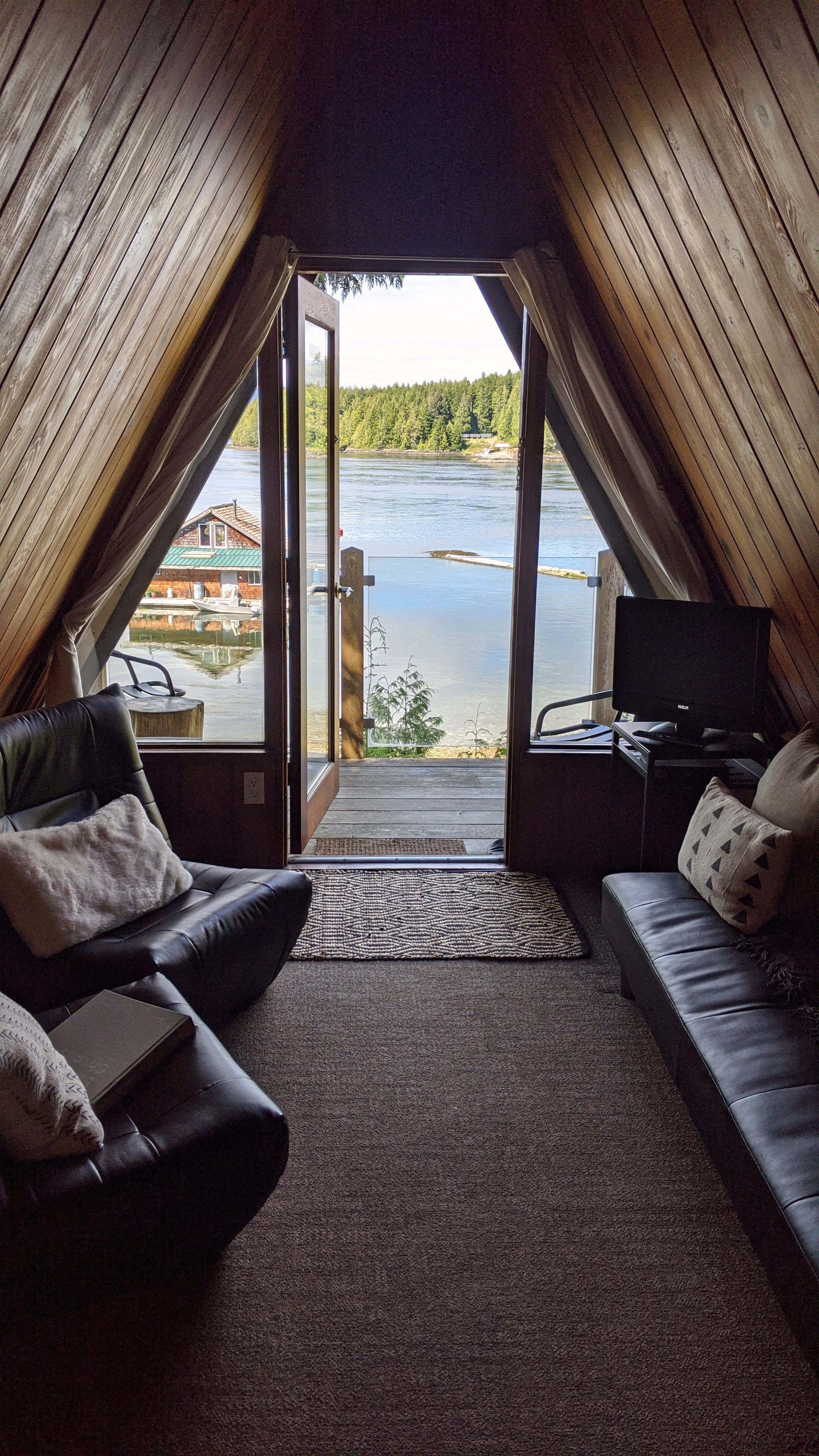 The Shoreline: view outwards