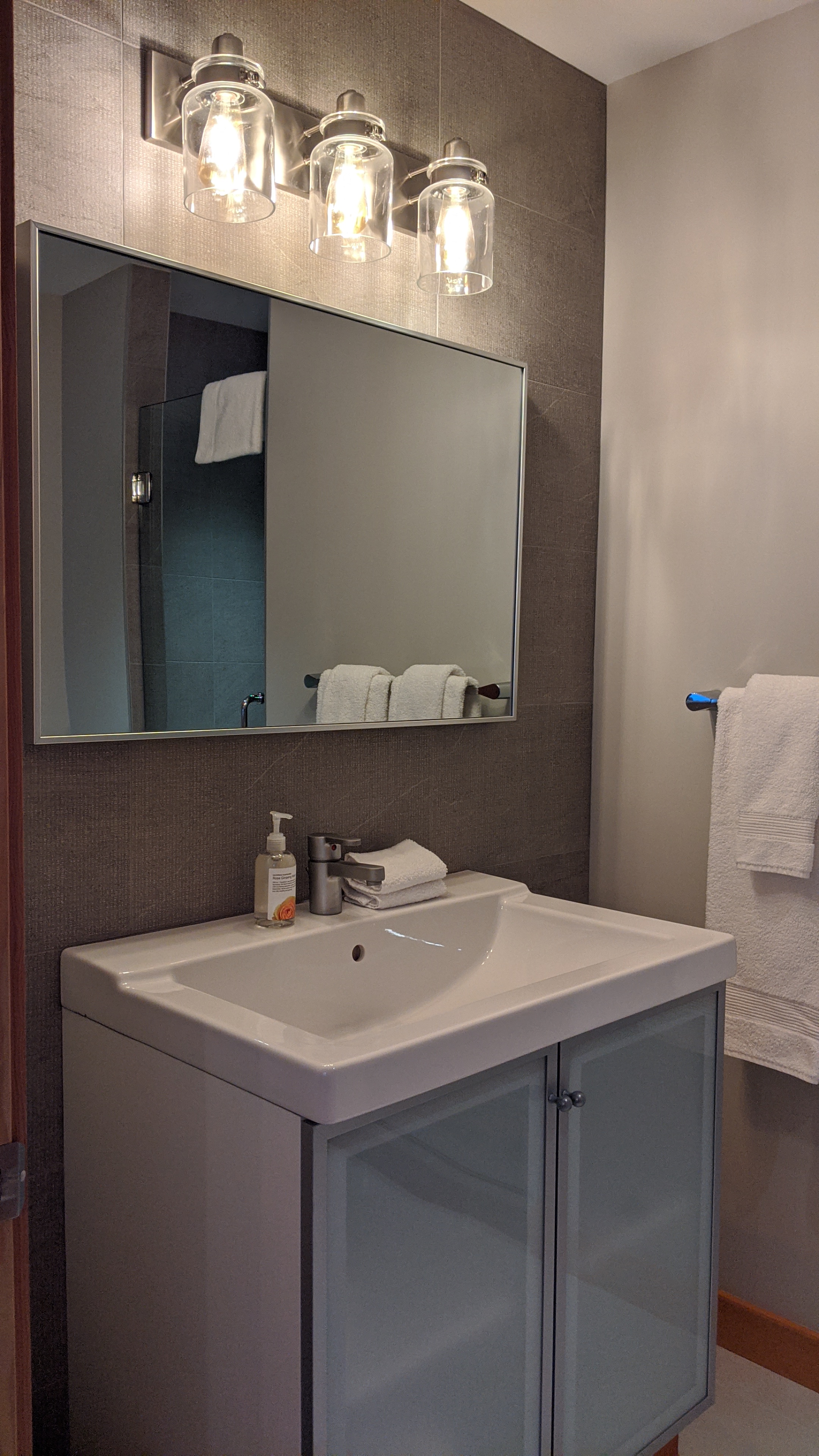 Sunrise Isles Bed and Breakfast: bathroom