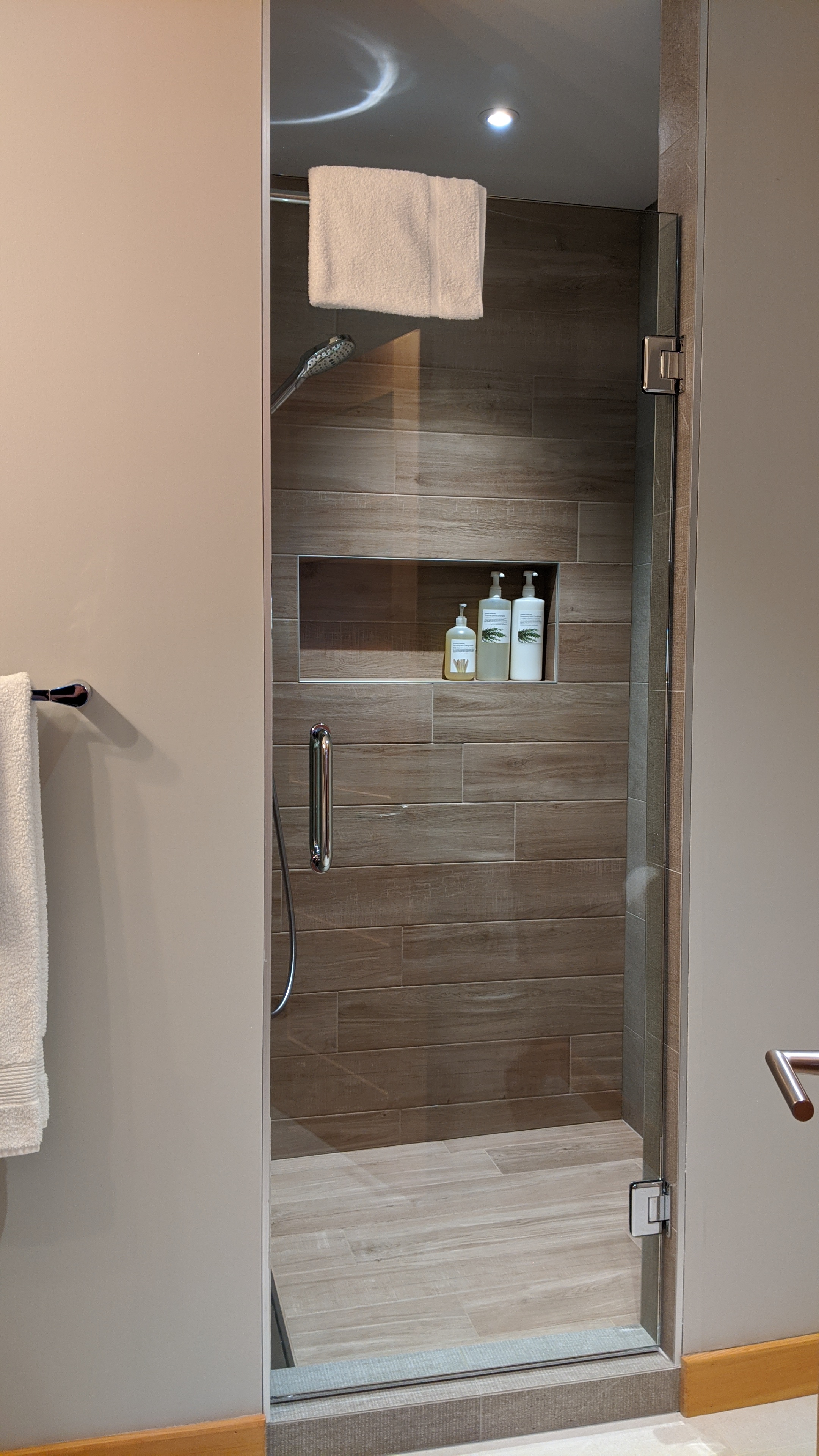 Sunrise Isles Bed and Breakfast: shower