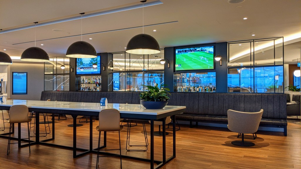 YYC WestJet Elevation Lounge: Seating