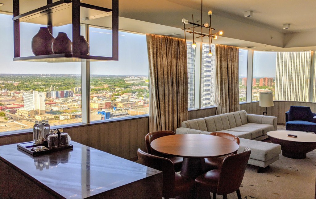 JW Marriott Edmonton ICE District Suite: Bar