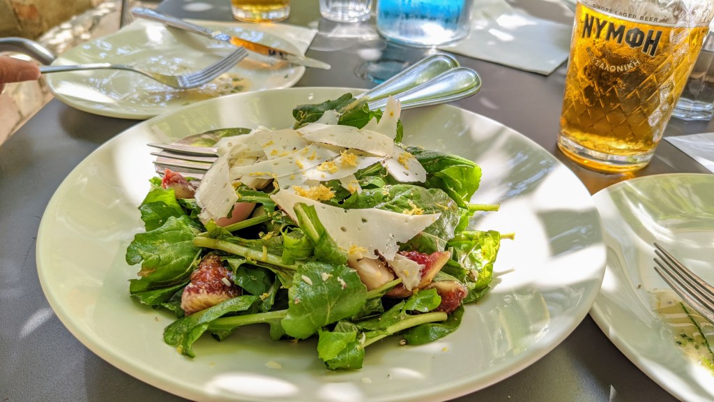 Lunch at Fita: salad with local cheese and fresh figs
