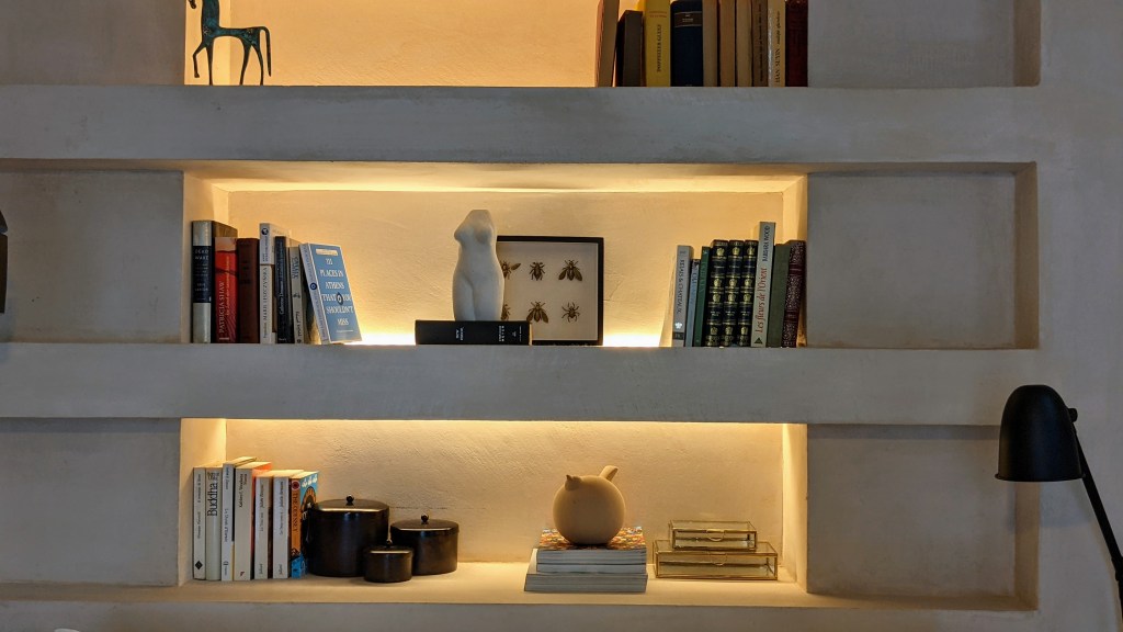 Monsieur Didot Room 6 - The ode to the light: books in our room