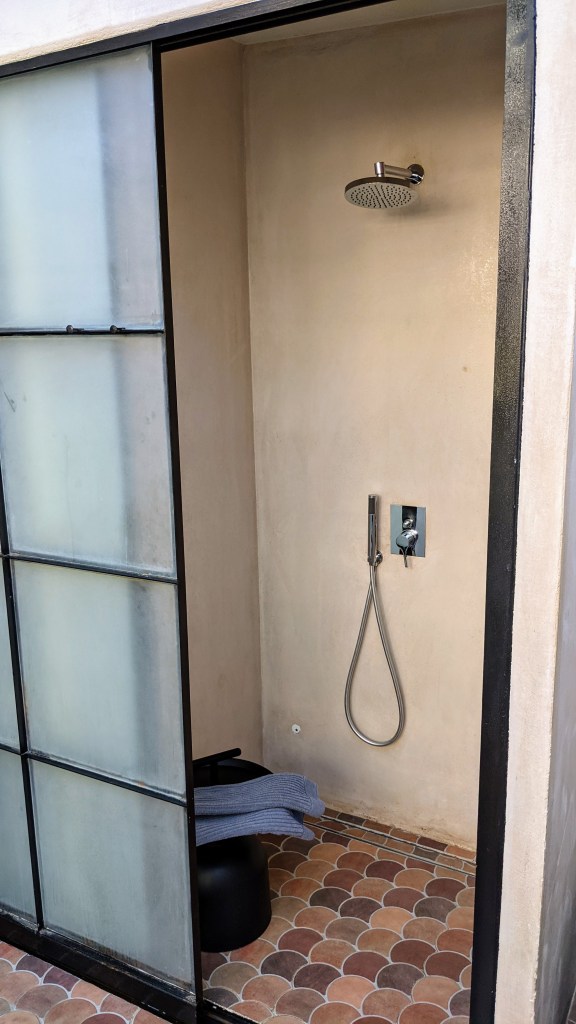 Monsieur Didot Room 6 - The ode to the light: shower