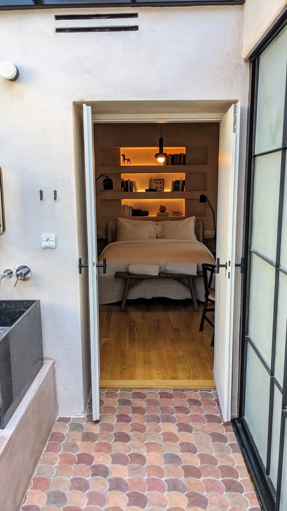 Monsieur Didot Room 6 - The ode to the light: Access to bedroom 