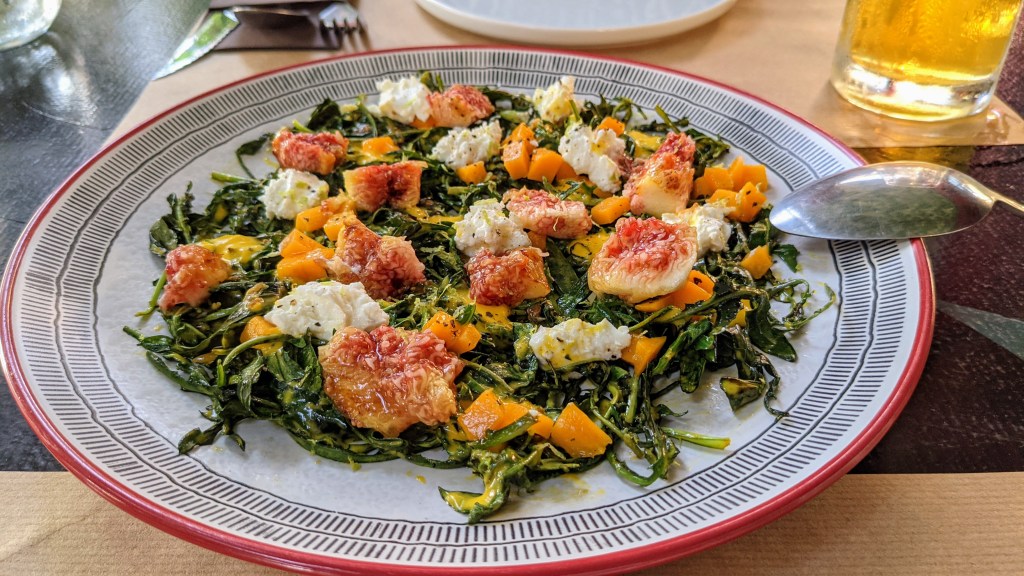 Salad with figs, mango and local cheese