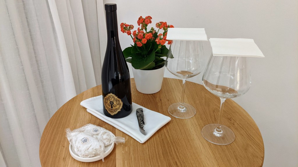Welcome gift: wine and pastries