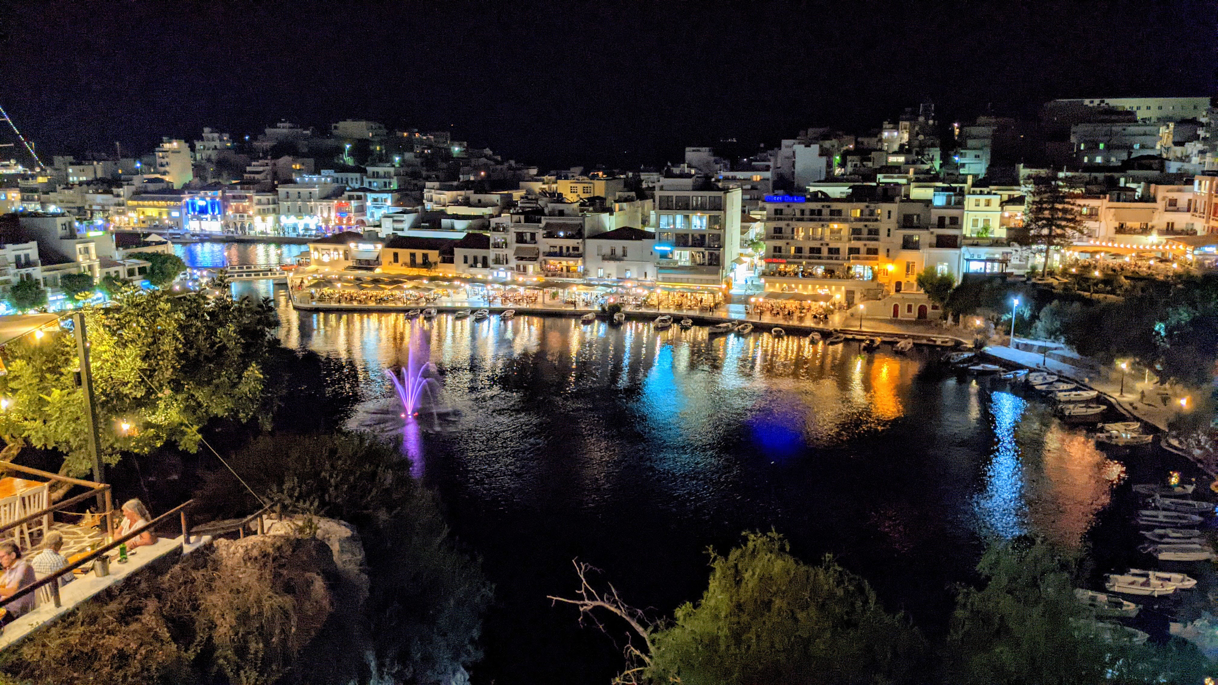 Agios Nikolaos at night