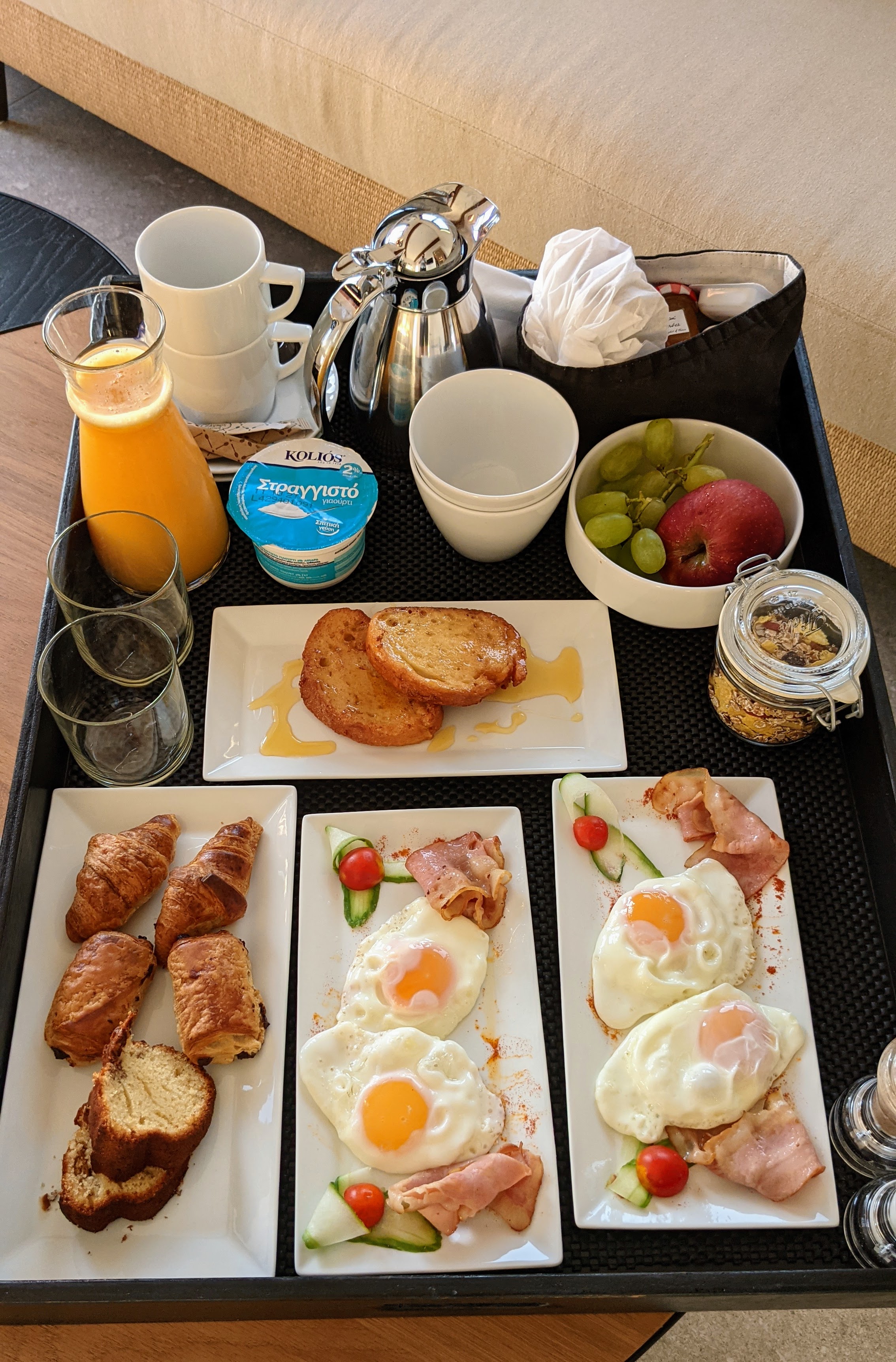 Complimentary breakfast at SantAnna Suites: menu changes everyday for the entree