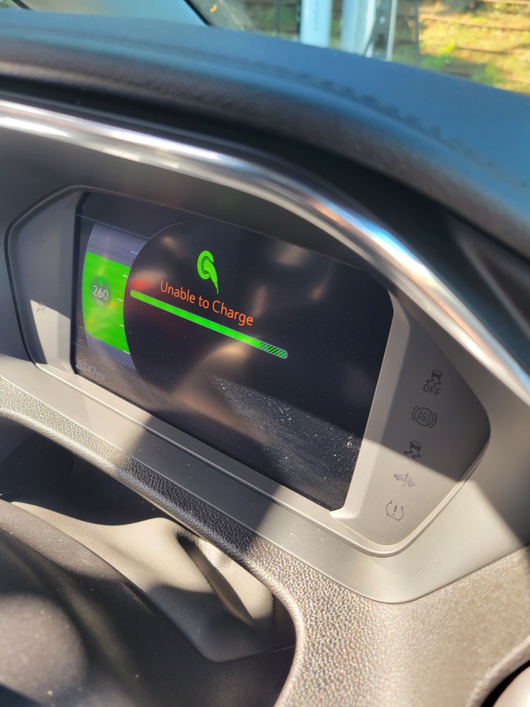 OGGMauiEVCarRentalNotCharging WeLeaveToday