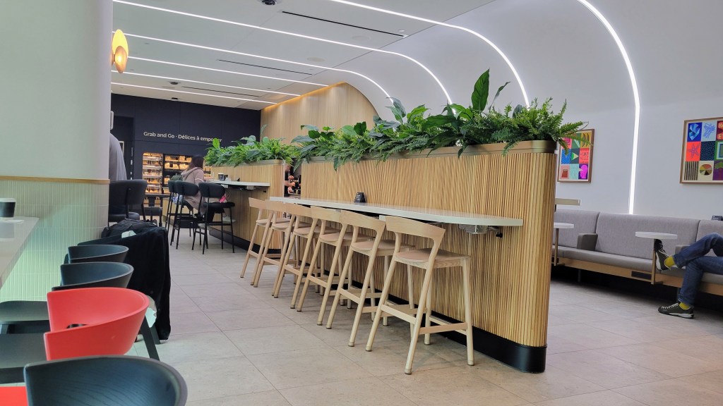 Lounge Review: The New Air Canada Café at YVR – Vancouver Airport